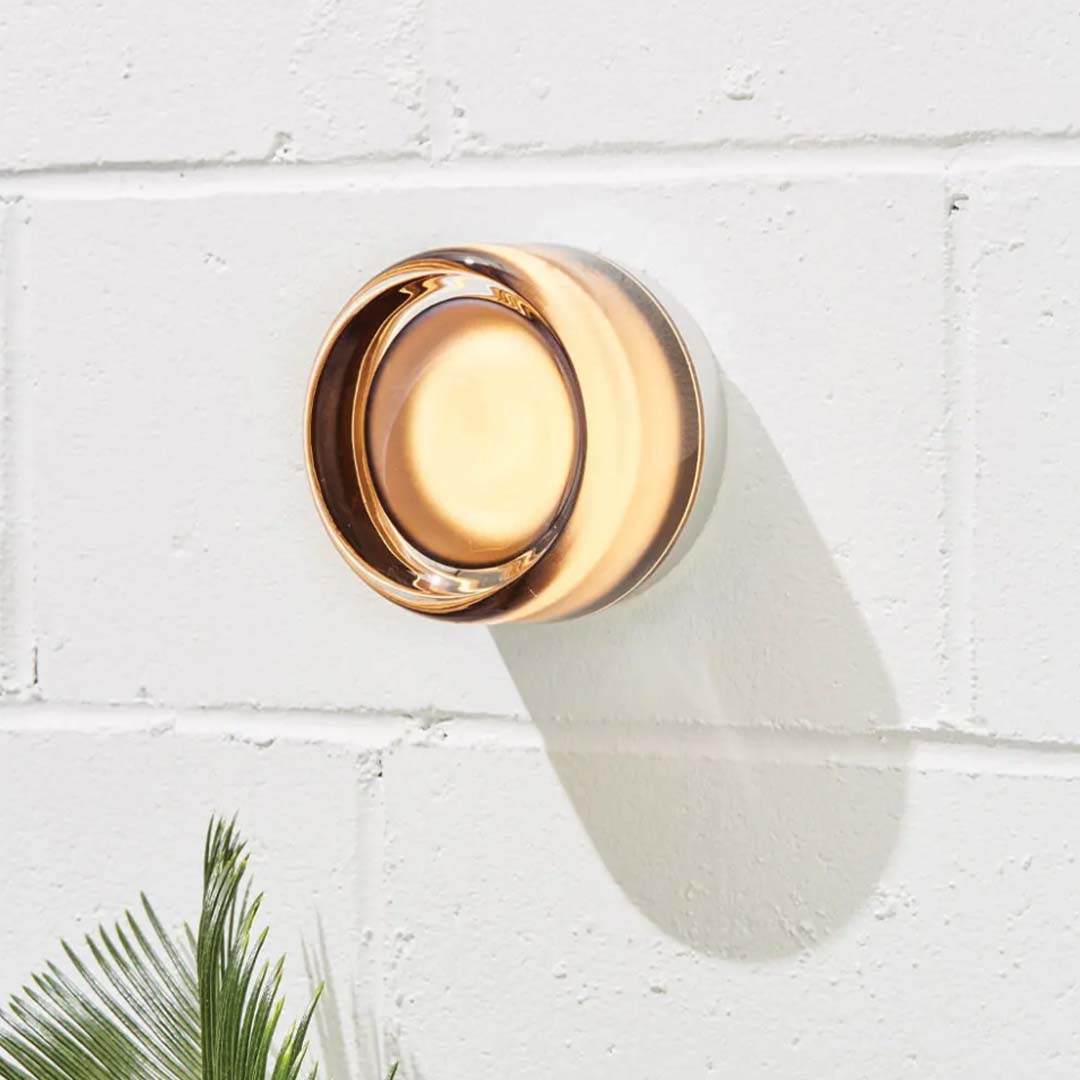LumièreAmbre | Lampe murale en verre avec design à cavités