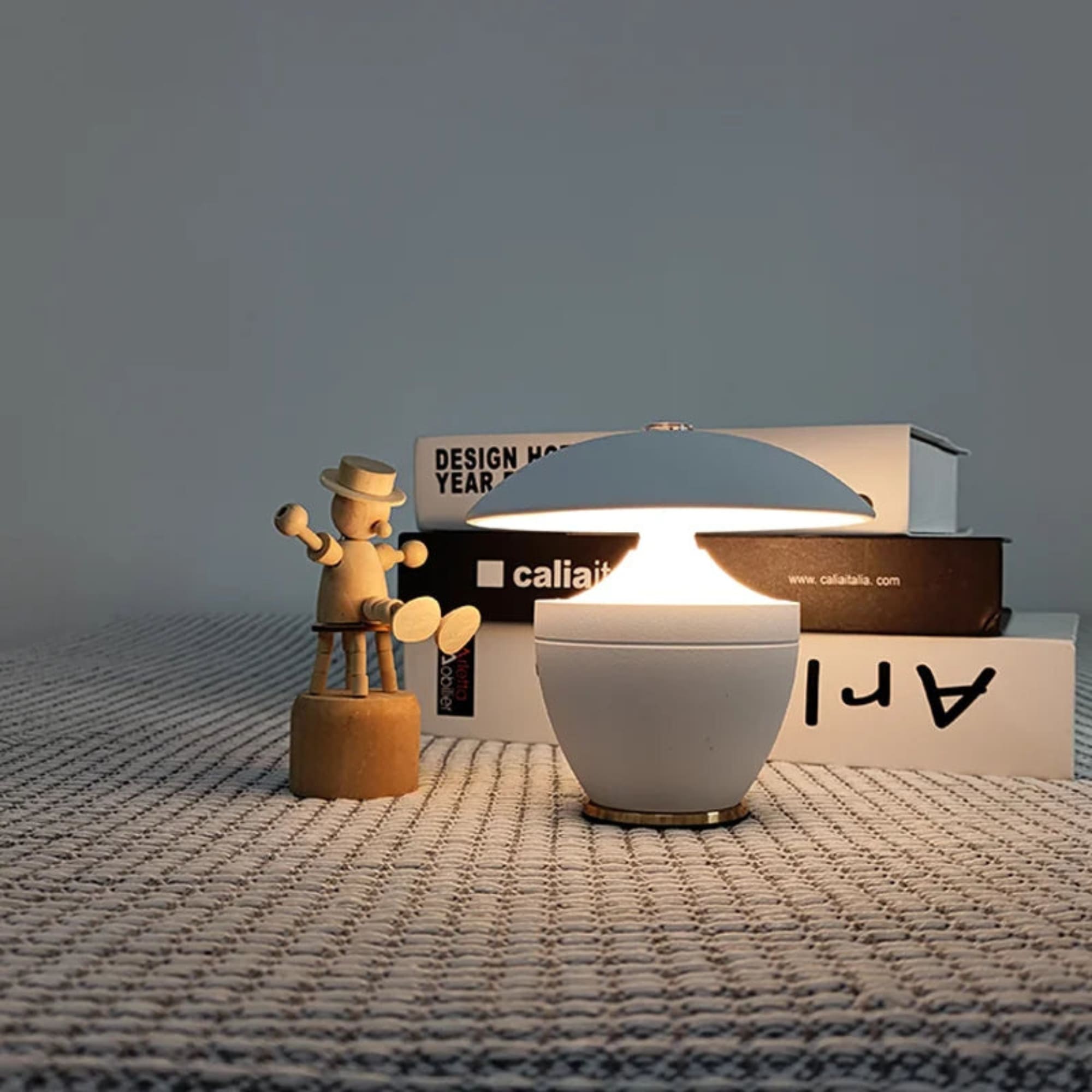 EleganceLumière | Lampe LED sans fil moderne noire