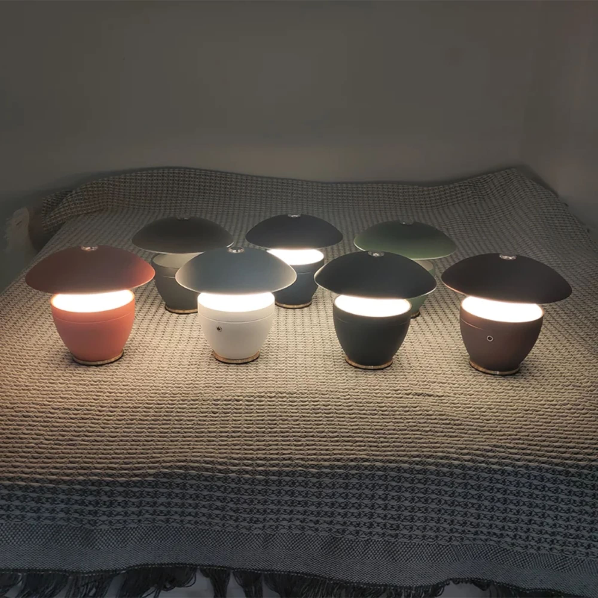 EleganceLumière | Lampe LED sans fil moderne noire